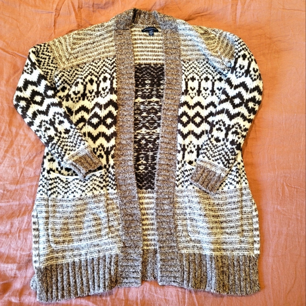 American Eagle Outfitters Cardigan. Women's Size XS. Shades of brown and white.